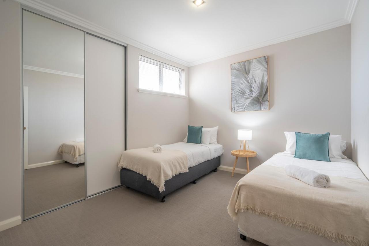 Holiday home 30 Modern & Quiet Retreat -walk To Dining & Shops